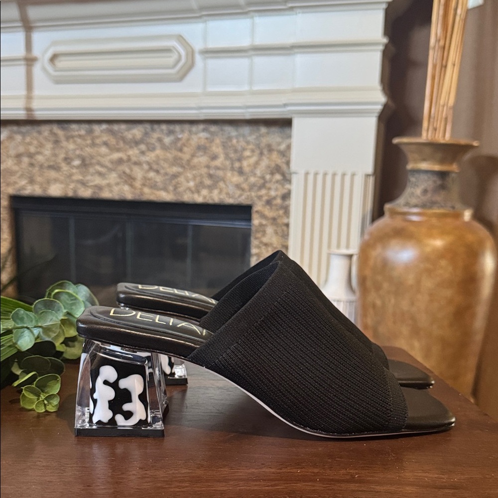 Deltan| EUC Knit Black Mule Heels in Women’s Size 9M.